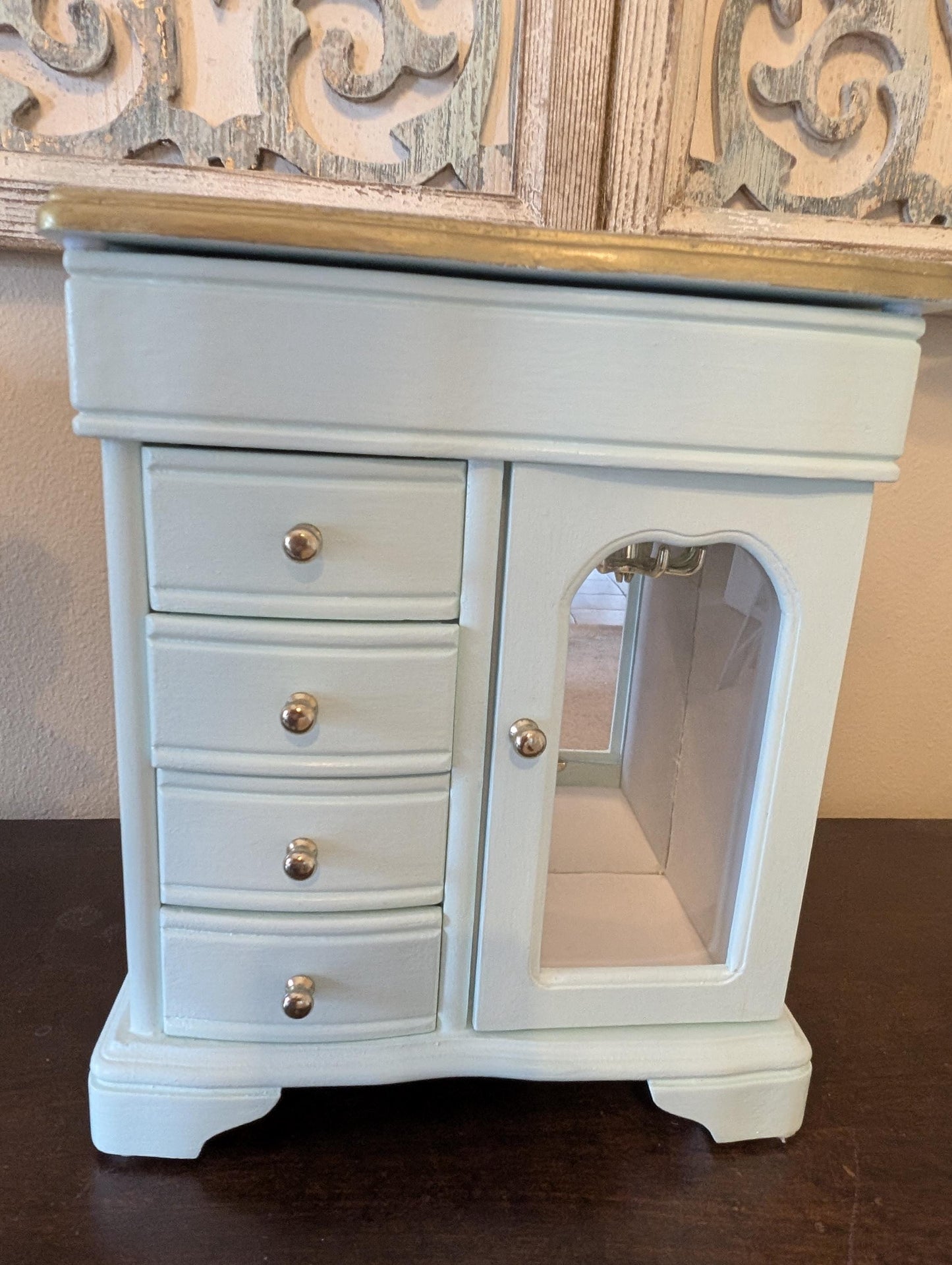One of a Kind Vintage Hand Painted Tabletop Green White & Gold Jewelry Box
