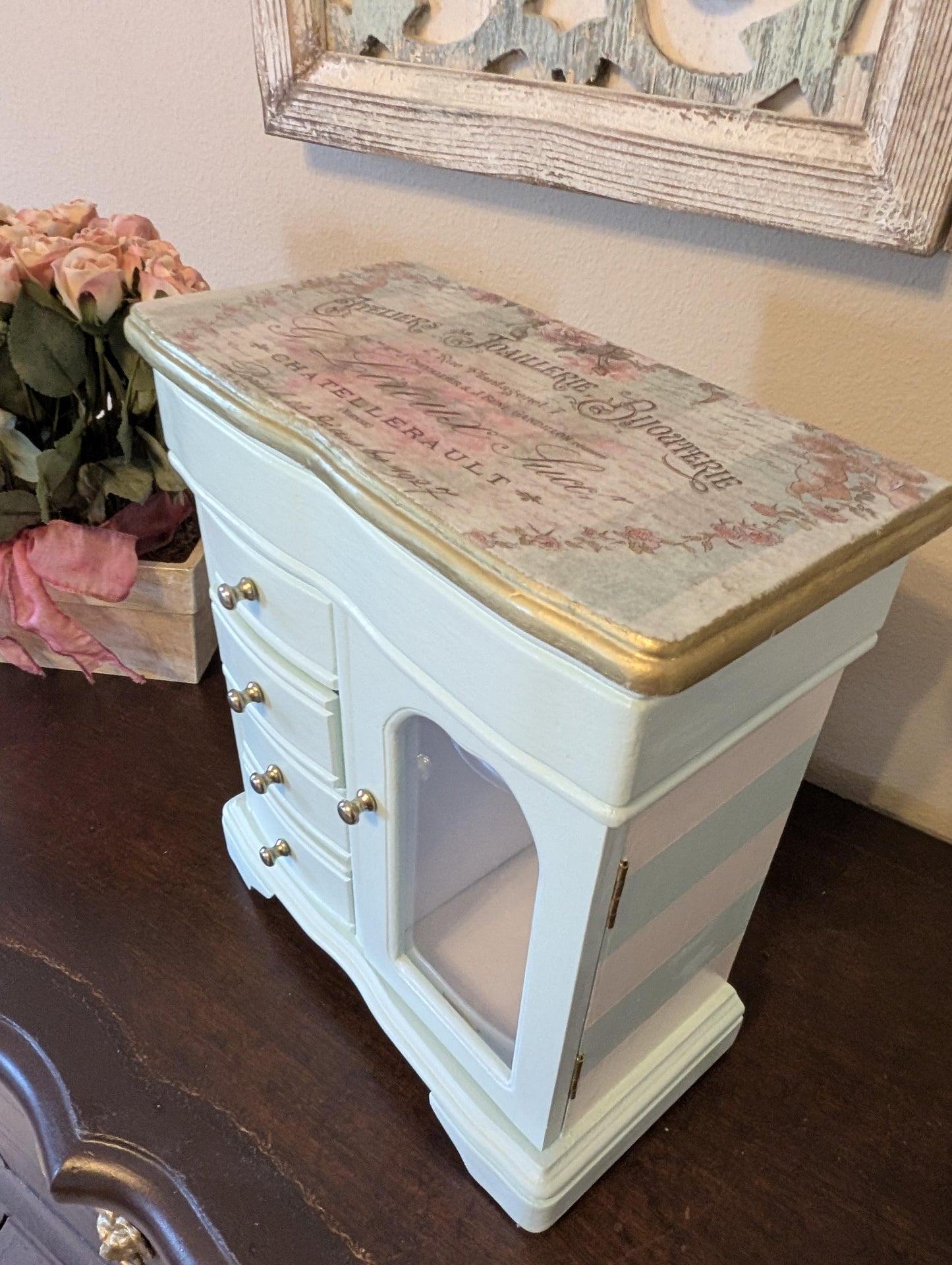 One of a Kind Vintage Hand Painted Tabletop Green White & Gold Jewelry Box