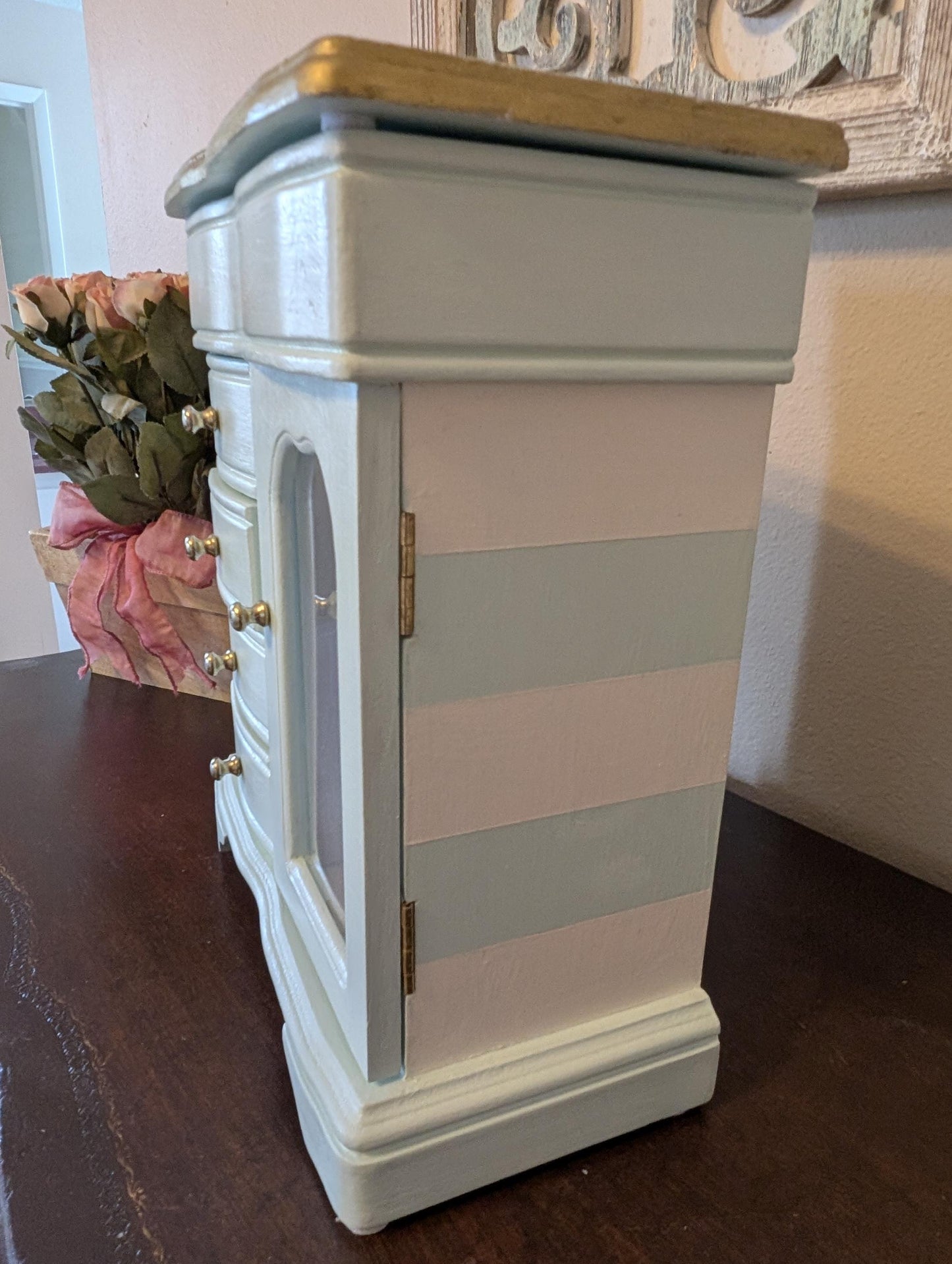 One of a Kind Vintage Hand Painted Tabletop Green White & Gold Jewelry Box